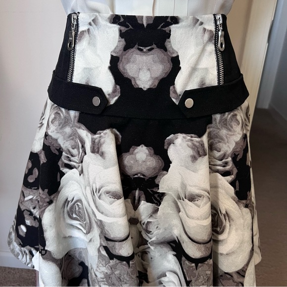 NWOT-L.A.M.B.- Floral Circle Skirt-6 - Picture 7 of 13